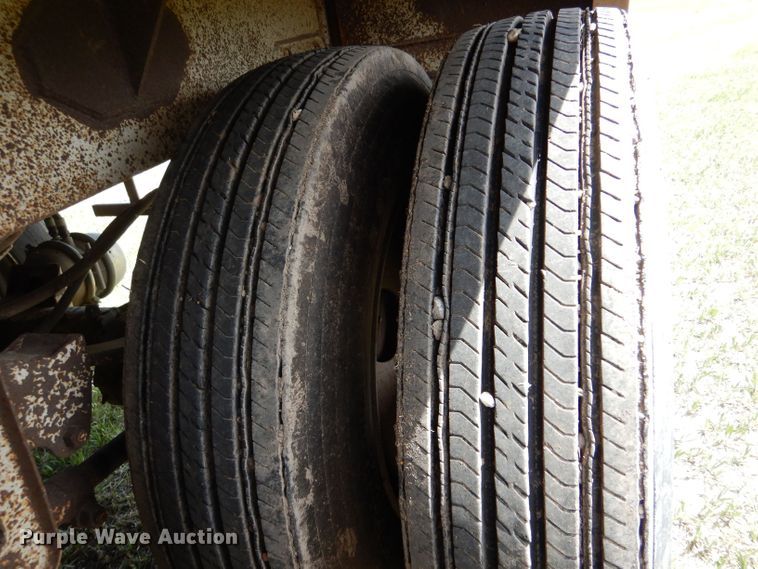 image for item LS9188 1991 Dakota E4200IIGL  grain trailer