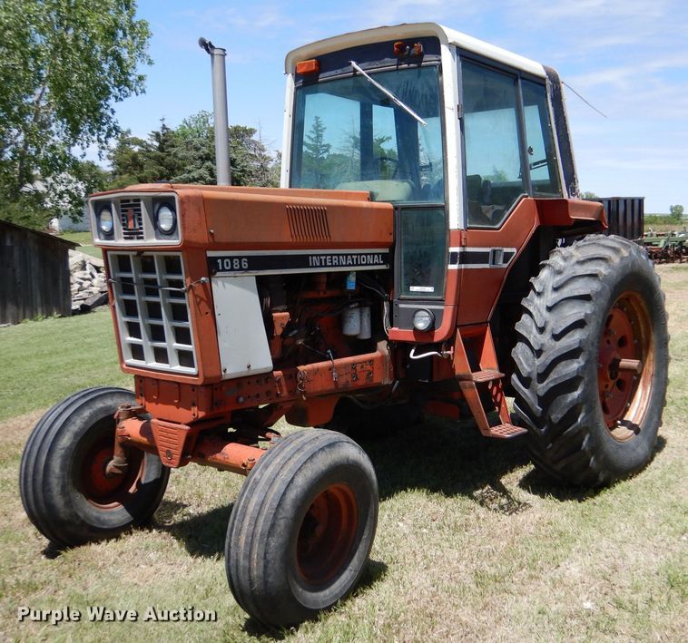 image for item LS9192 1978 International F1086  tractor