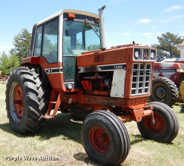 image for item LS9192 1978 International F1086  tractor