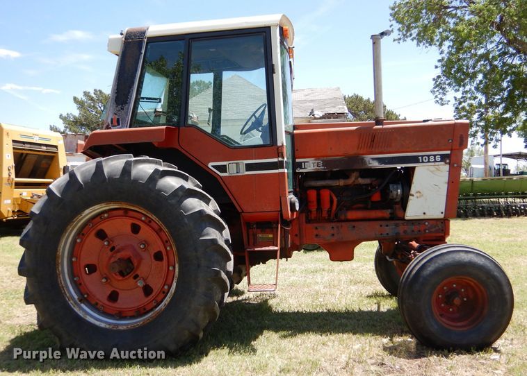image for item LS9192 1978 International F1086  tractor