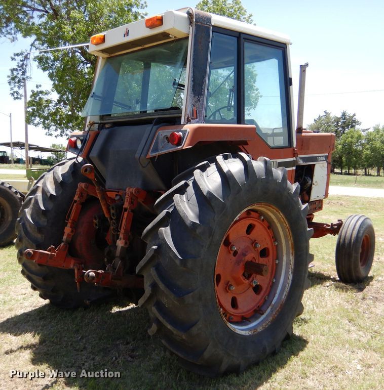 image for item LS9192 1978 International F1086  tractor