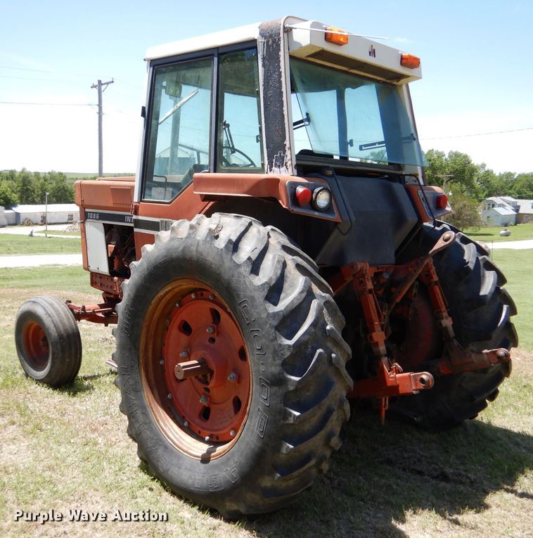image for item LS9192 1978 International F1086  tractor