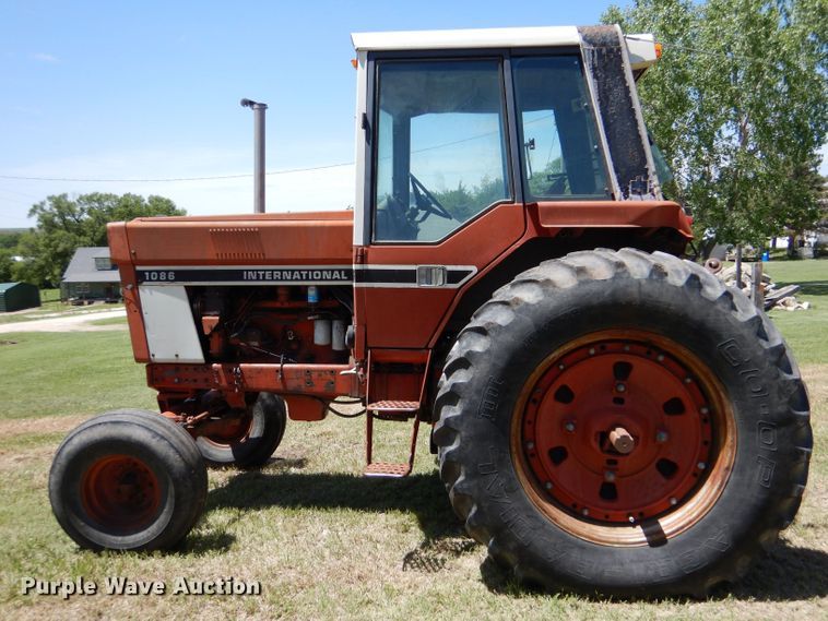 image for item LS9192 1978 International F1086  tractor