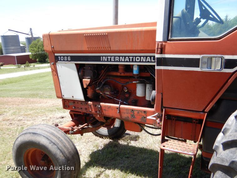 image for item LS9192 1978 International F1086  tractor