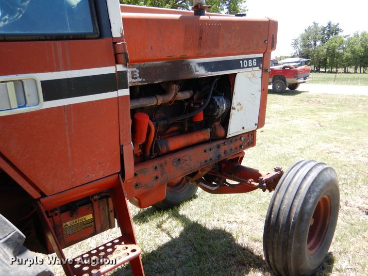 image for item LS9192 1978 International F1086  tractor