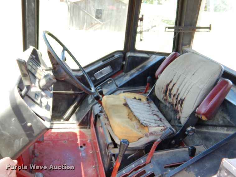 image for item LS9192 1978 International F1086  tractor