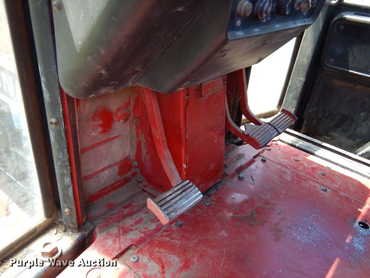 image for item LS9192 1978 International F1086  tractor