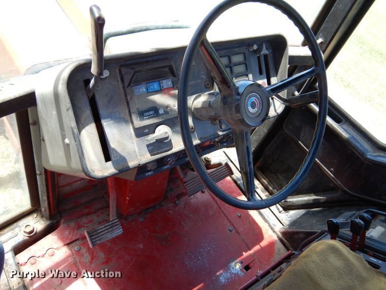 image for item LS9192 1978 International F1086  tractor