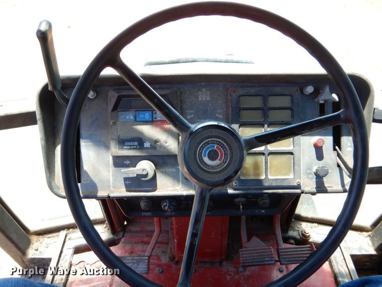 image for item LS9192 1978 International F1086  tractor