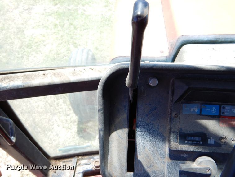 image for item LS9192 1978 International F1086  tractor