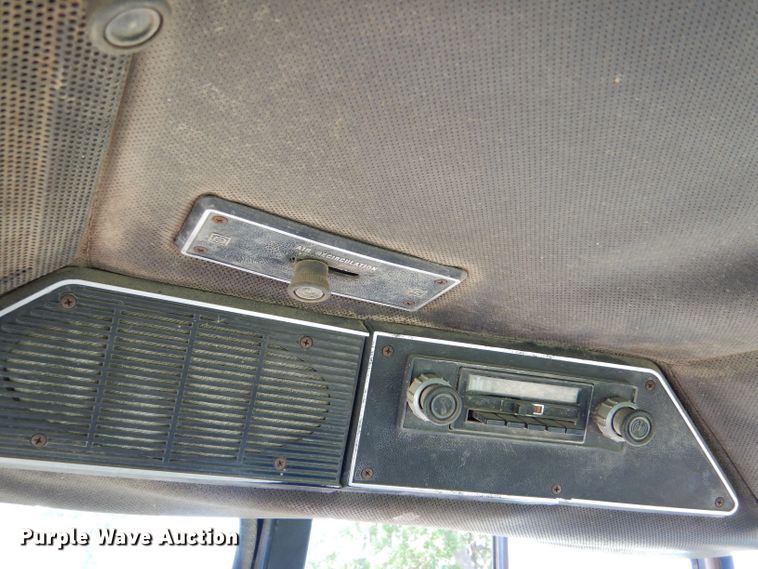 image for item LS9192 1978 International F1086  tractor