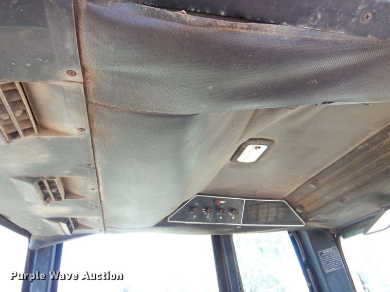 image for item LS9192 1978 International F1086  tractor