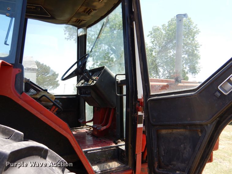 image for item LS9192 1978 International F1086  tractor