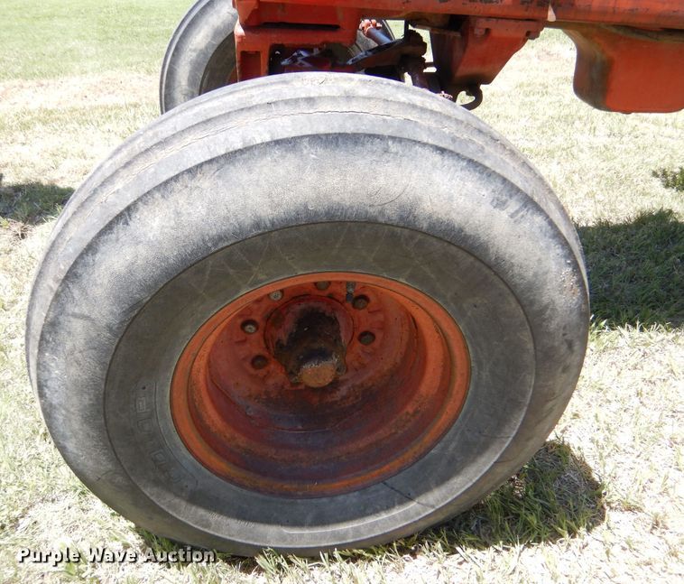 image for item LS9192 1978 International F1086  tractor