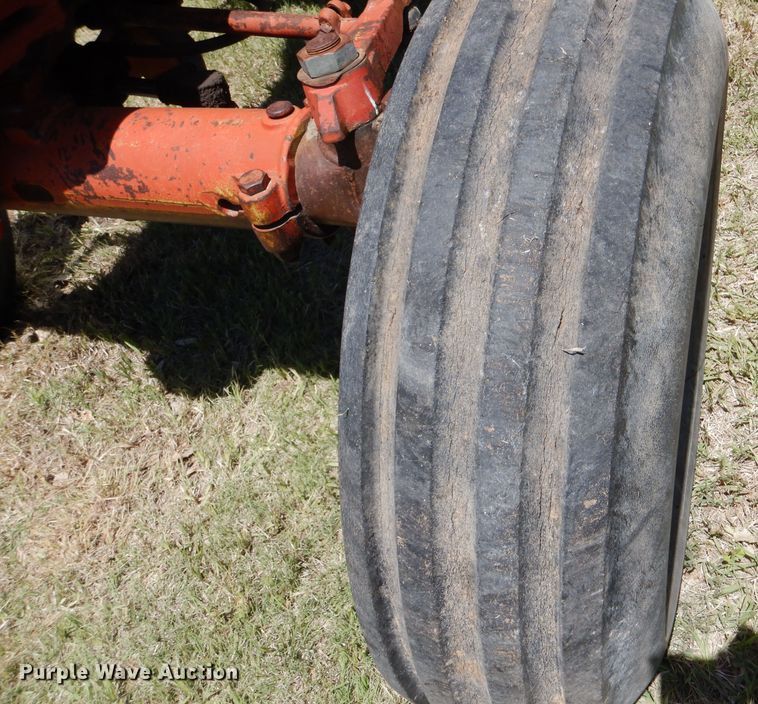 image for item LS9192 1978 International F1086  tractor