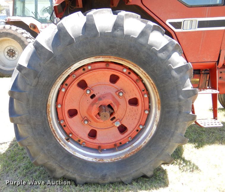 image for item LS9192 1978 International F1086  tractor