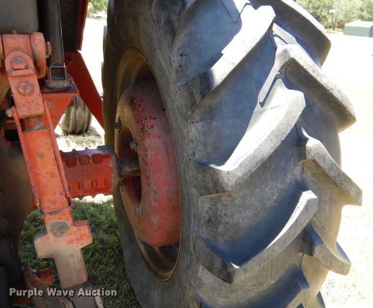 image for item LS9192 1978 International F1086  tractor