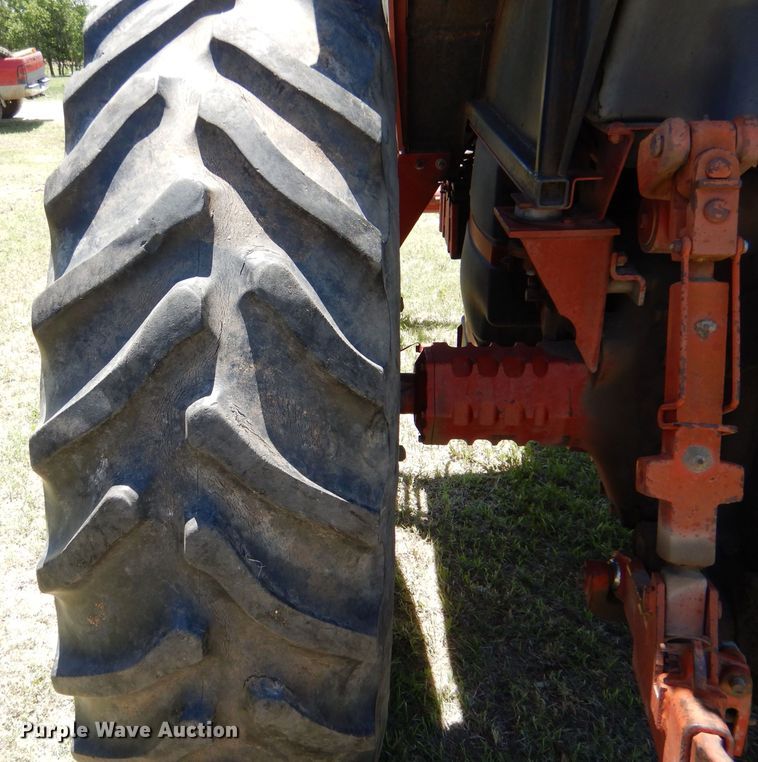 image for item LS9192 1978 International F1086  tractor