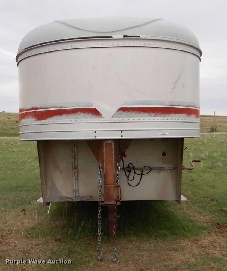 image for item LS9205 1988 Featherlite  horse trailer