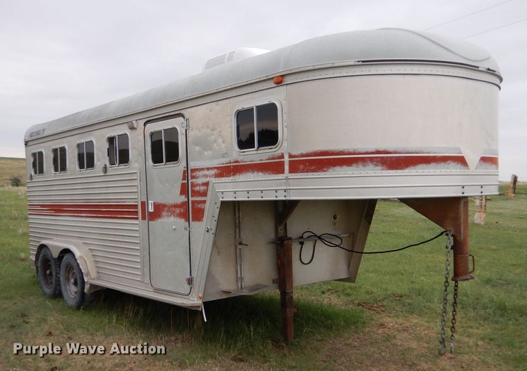 image for item LS9205 1988 Featherlite  horse trailer