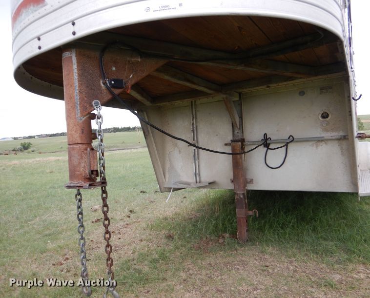 image for item LS9205 1988 Featherlite  horse trailer