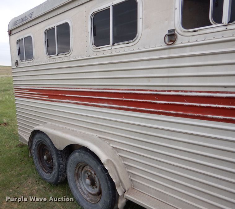 image for item LS9205 1988 Featherlite  horse trailer