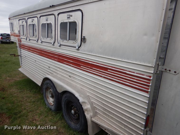 image for item LS9205 1988 Featherlite  horse trailer