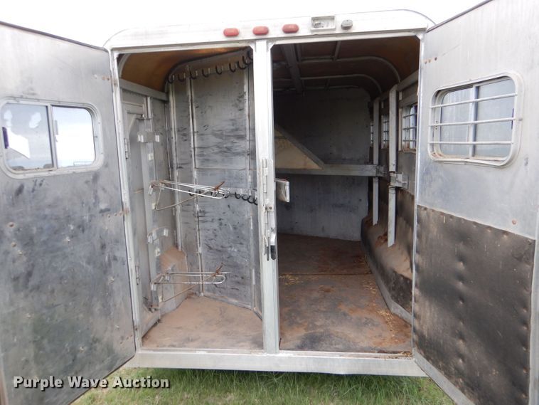 image for item LS9205 1988 Featherlite  horse trailer