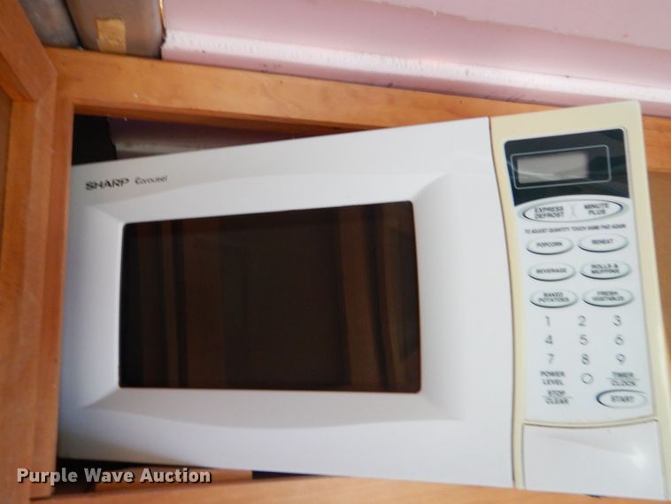 image for item LS9205 1988 Featherlite  horse trailer