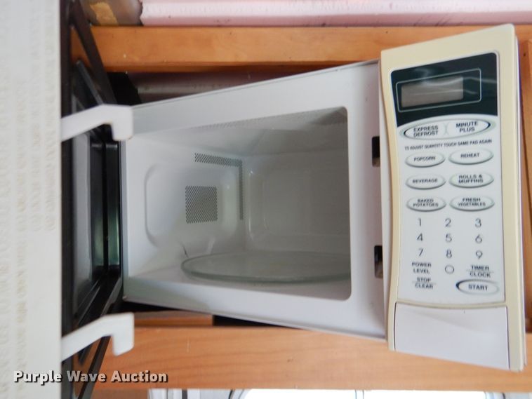 image for item LS9205 1988 Featherlite  horse trailer