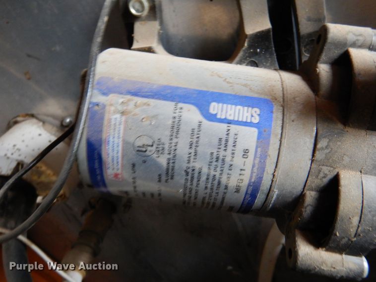 image for item LS9205 1988 Featherlite  horse trailer