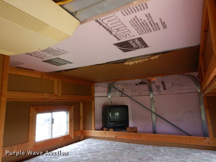 image for item LS9205 1988 Featherlite  horse trailer