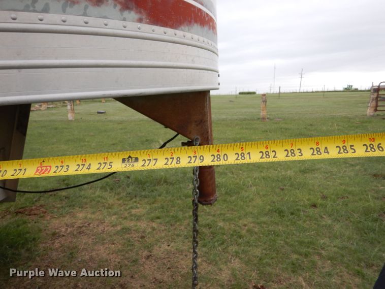 image for item LS9205 1988 Featherlite  horse trailer