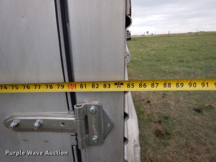 image for item LS9205 1988 Featherlite  horse trailer