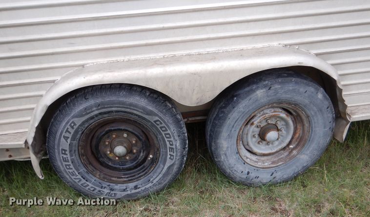 image for item LS9205 1988 Featherlite  horse trailer