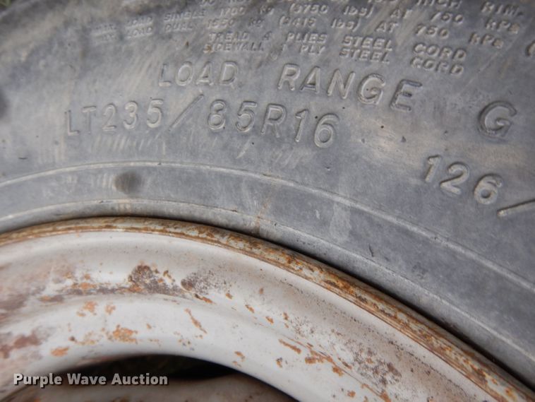 image for item LS9205 1988 Featherlite  horse trailer