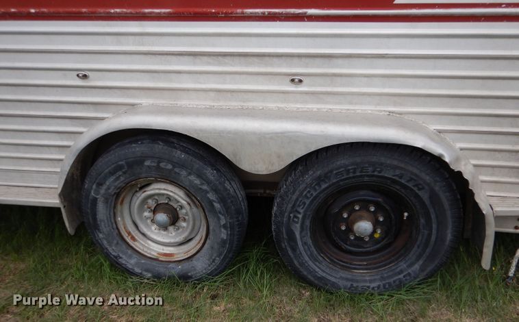 image for item LS9205 1988 Featherlite  horse trailer