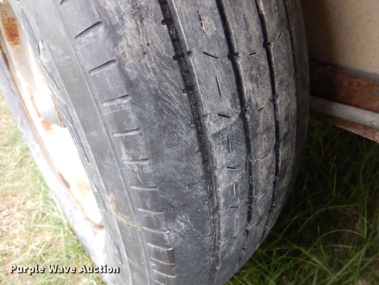 image for item LS9205 1988 Featherlite  horse trailer