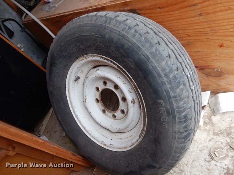 image for item LS9205 1988 Featherlite  horse trailer