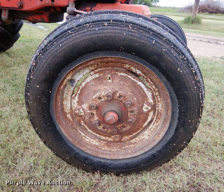 image for item LS9208 Ford 971  tractor