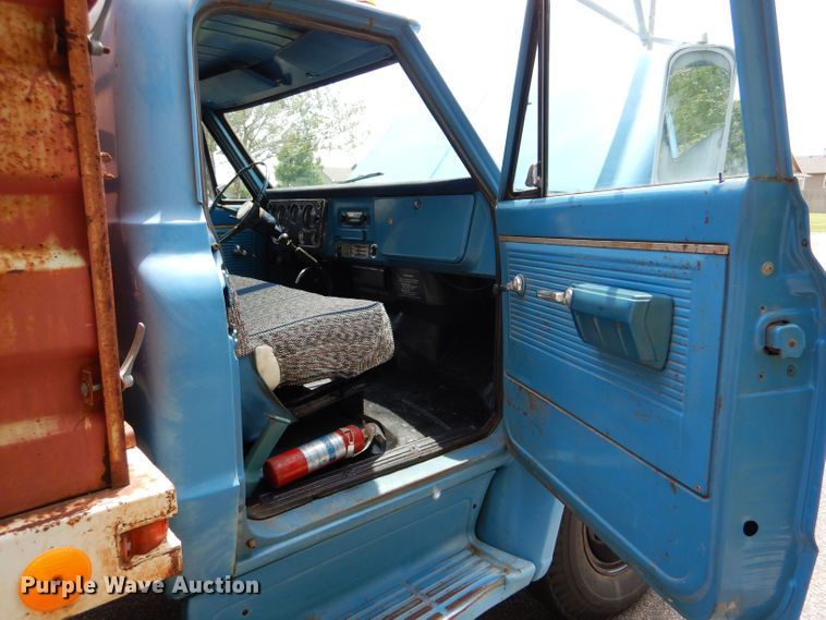 image for item LS9212 1970 Chevrolet C50  grain truck