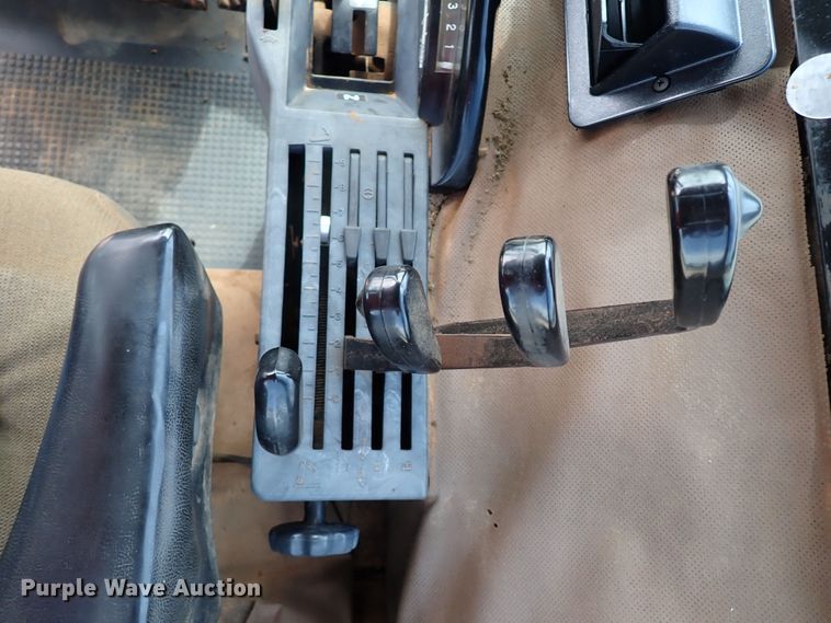 image for item MF9508 1983 John Deere 4650  tractor