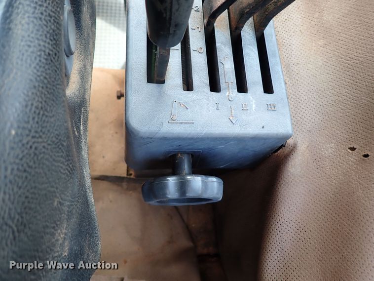 image for item MF9508 1983 John Deere 4650  tractor