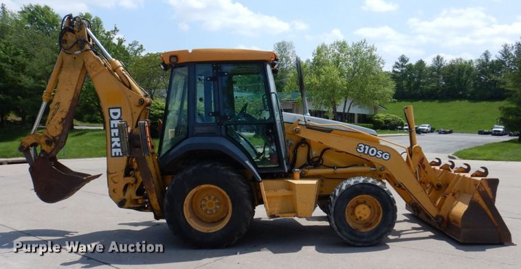 image for item DM7341 2003 John Deere 310SG  backhoe