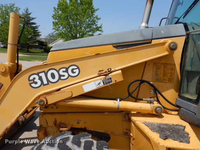 image for item DM7341 2003 John Deere 310SG  backhoe