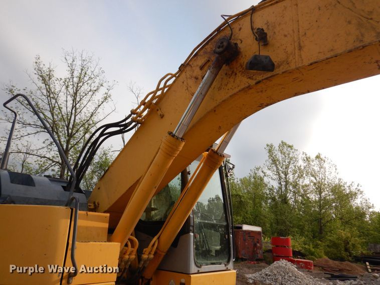 image for item DM7349 2007 Komatsu PC228USLC-3E0  excavator