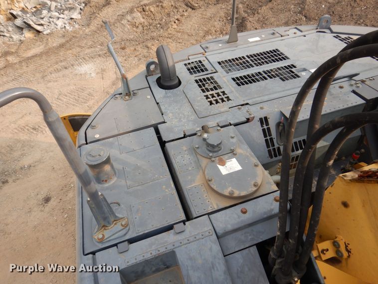 image for item DM7349 2007 Komatsu PC228USLC-3E0  excavator
