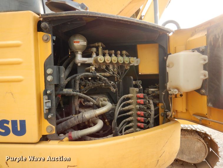 image for item DM7349 2007 Komatsu PC228USLC-3E0  excavator