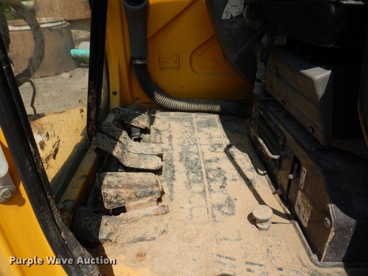 image for item DM7351 2000 Komatsu PC45R-8  mini excavator