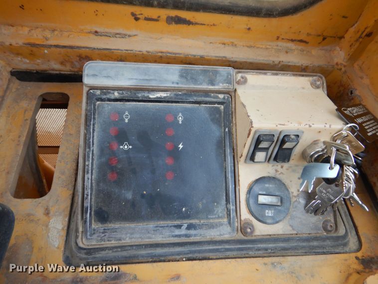 image for item DM7355 1997 Caterpillar 963B  track loader